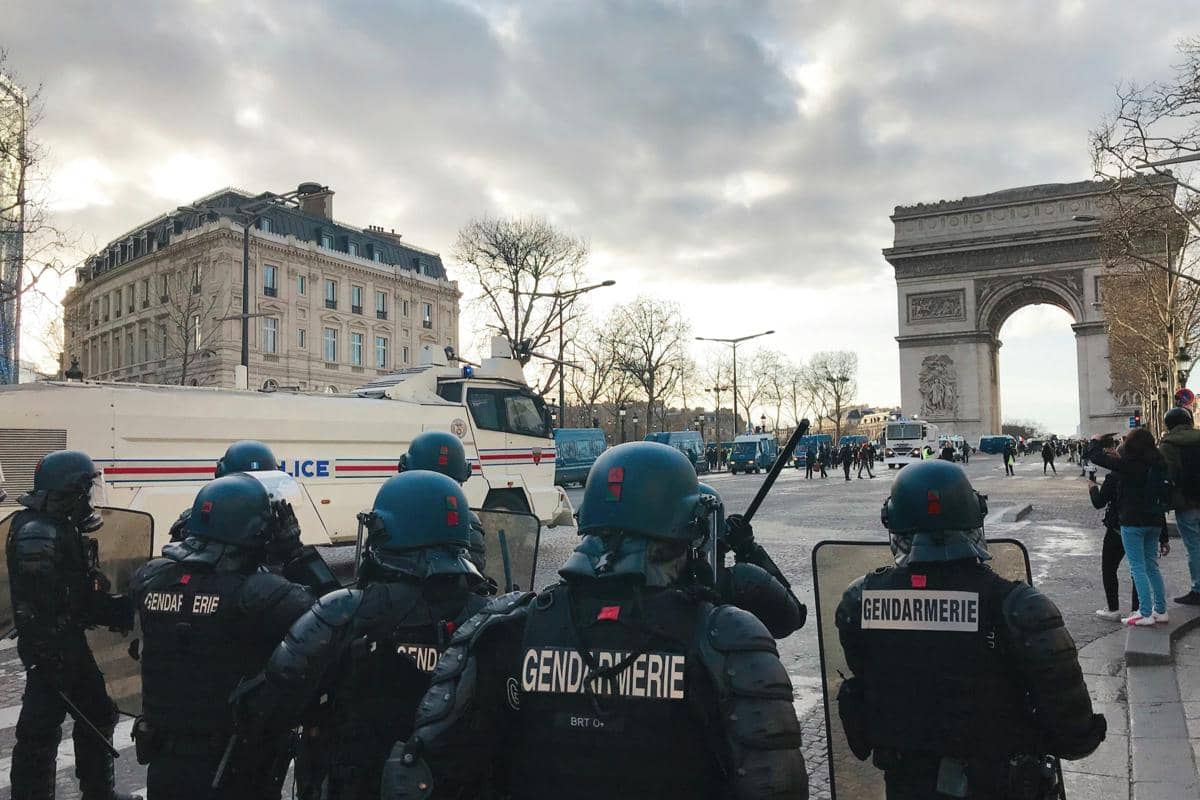 ilustrasi protes di Paris, Prancis.