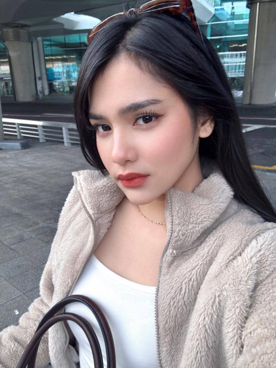 Davina Karamoy liburan di Korea Selatan