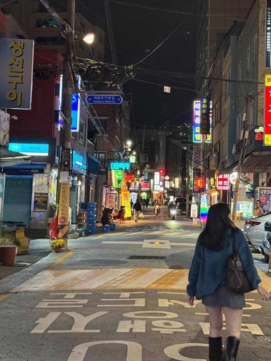 Davina Karamoy liburan di Korea Selatan