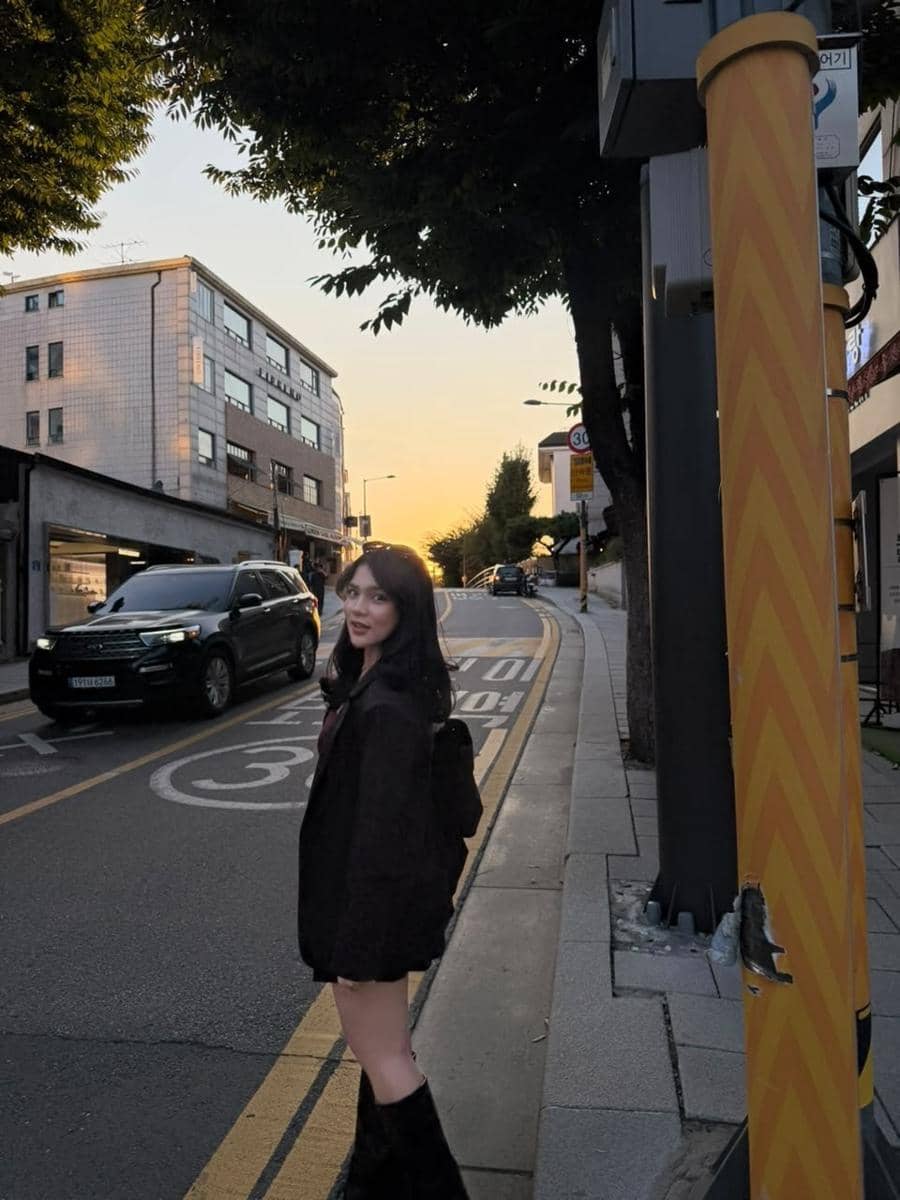 Davina Karamoy liburan di Korea Selatan