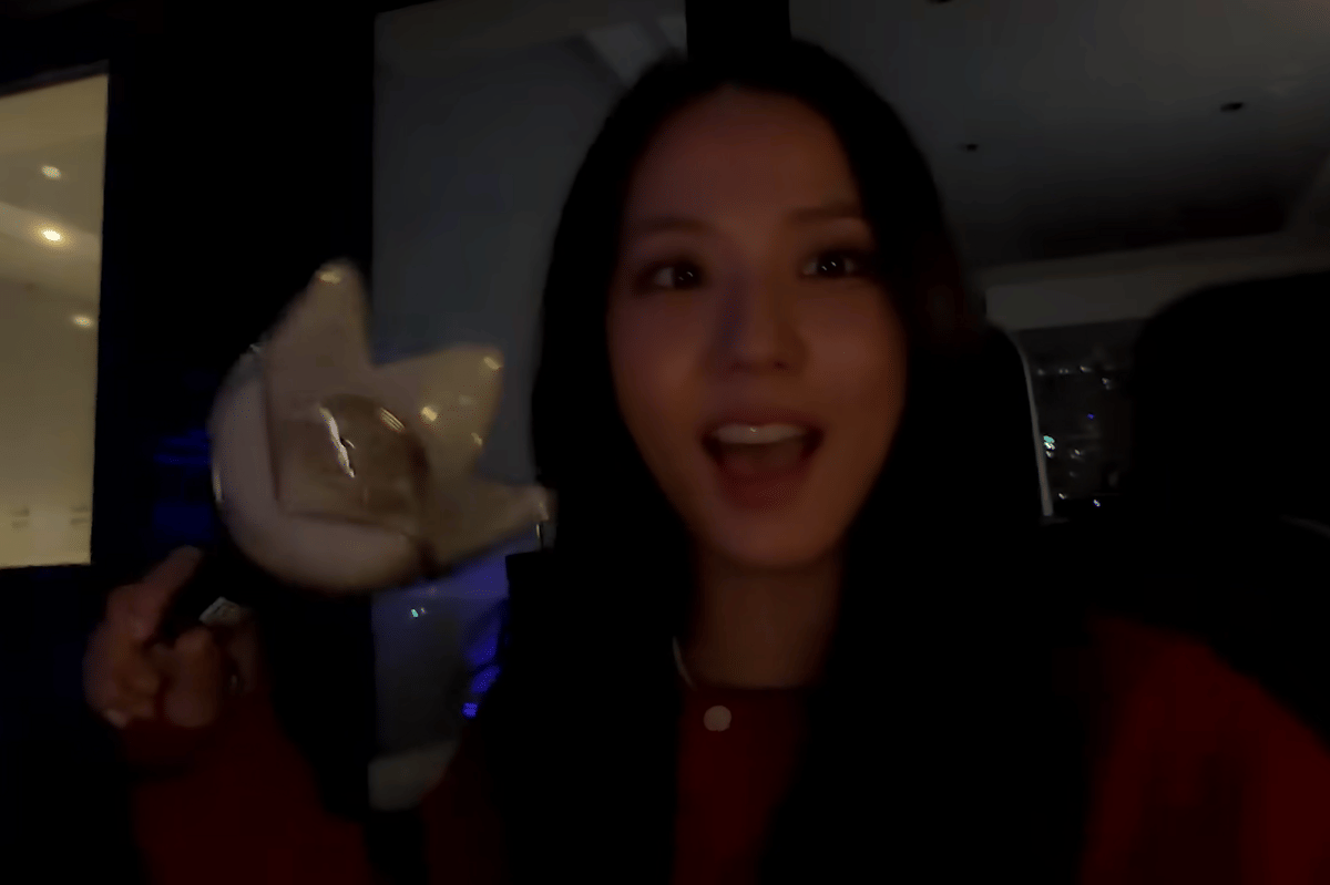 Jisoo BLACKPINK nonton konser BIGBANG di London (youtube.com/JISOO)