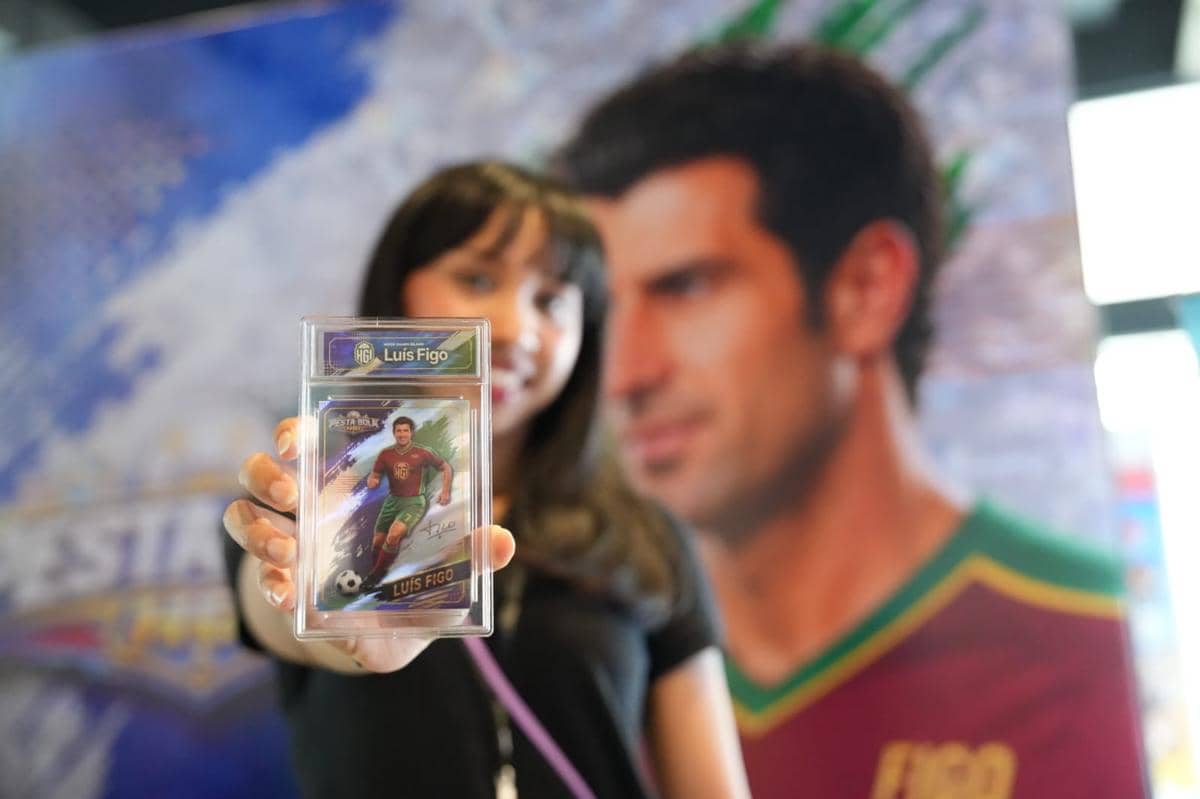 Sejumlah kartu koleksi Luis Figo dari HGI dipamerkan dalam acara Jakarta Game On 2026 di Jakarta.