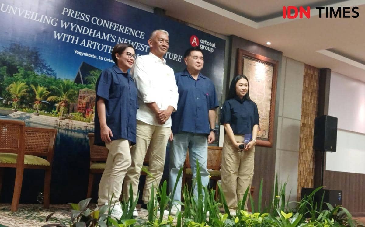 Eduard Rudolf Pangkerego, COO Artotel Group bersama GM Ramada & Whyndam Garden Yogyakarta Erik Tumbelaka. (IDNTimes/Febriana Sinta) 