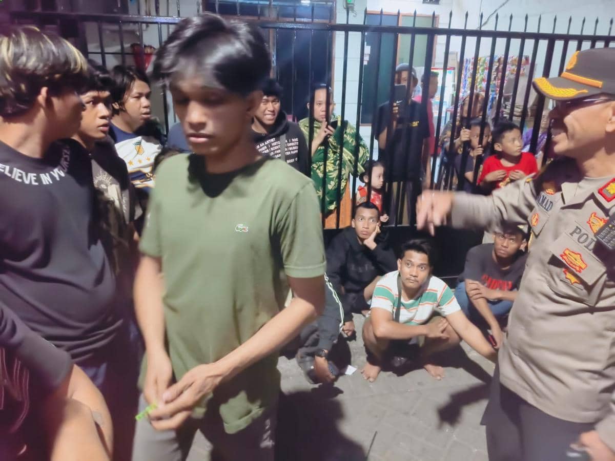 Suasana lokasi kejadian usai sekelompok orang tak dikenal menyerang warga di Makassar, Minggu (19/10/2026) dini hari. Dok. Istimewa