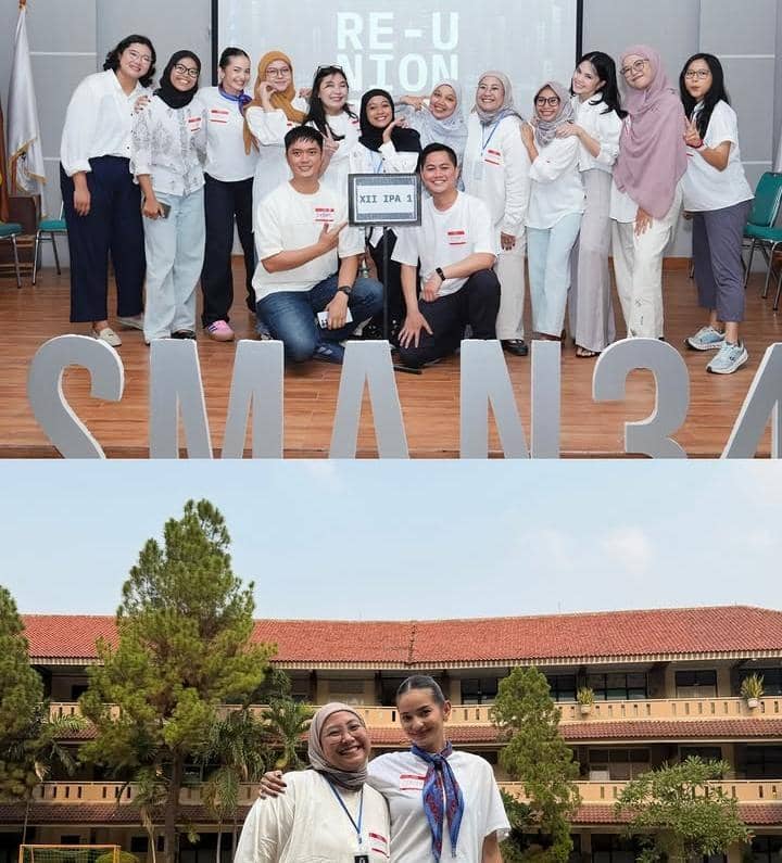 Enzy Storia berpose bersama sejumlah alumni dalam suasana reuni SMAN 34 Jakarta yang berlangsung meriah.