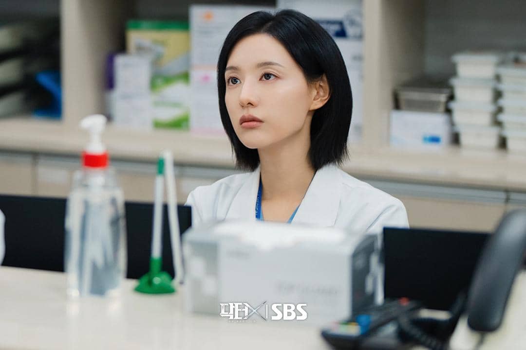 3 Alasan Gye Su Jeong Dimusuhi Para Dokter di Doctor X: Mafia In White