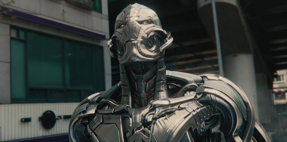 Karakter Ultron tampil sebagai sosok robot dalam adegan film Avengers: Age of Ultron dari Marvel Studios.