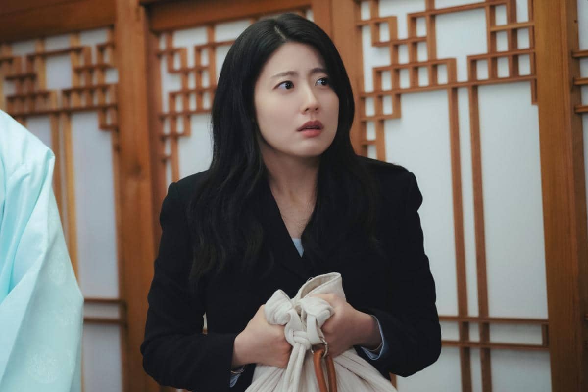 Still cut drama Make Me Tingle produksi TVING yang menampilkan salah satu adegan dalam serial drama tersebut.