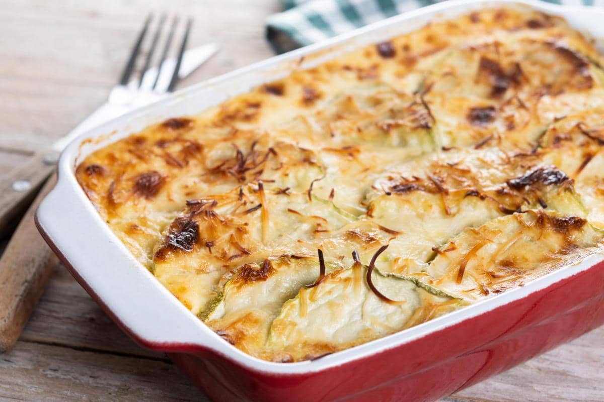 ilustrasi sajian spaghetti casserole