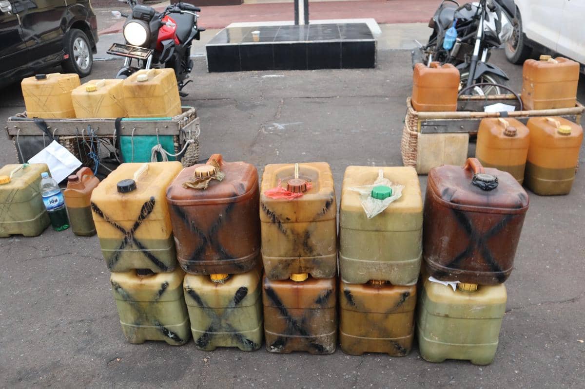 Antrean BBM di Ketapang, Polisi Tindak 8 Orang Modus Tangki Modifikasi