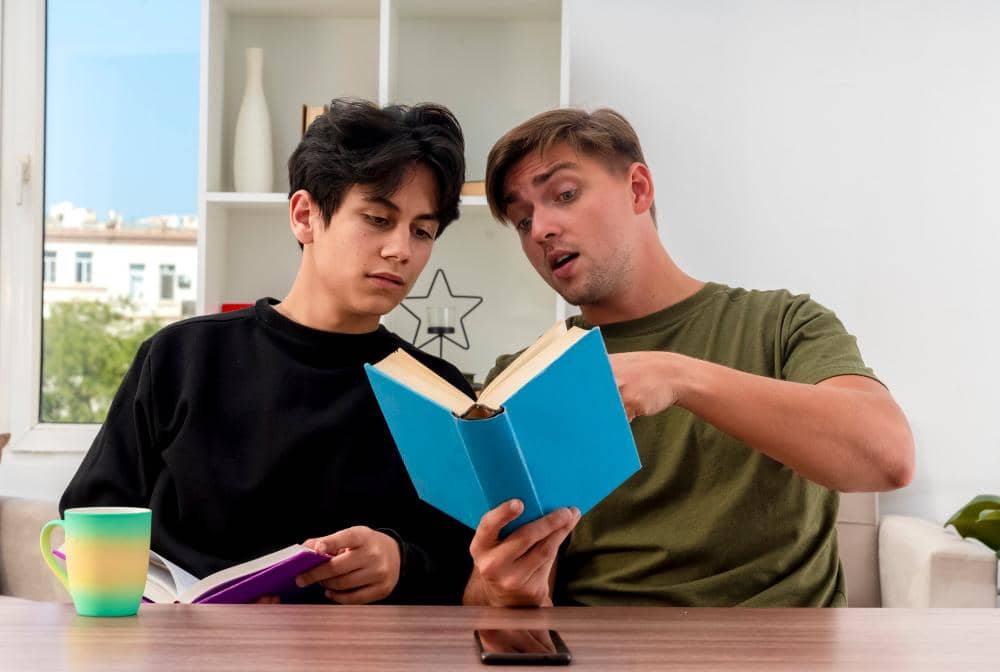 5 Tanda Kamu Memiliki Kebiasaan Snobbery saat Menilai Buku