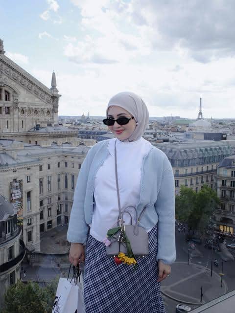 Kesha Ratuliu mengenakan busana OOTD untuk bepergian, seperti dibagikan melalui akun Instagram pribadinya.
