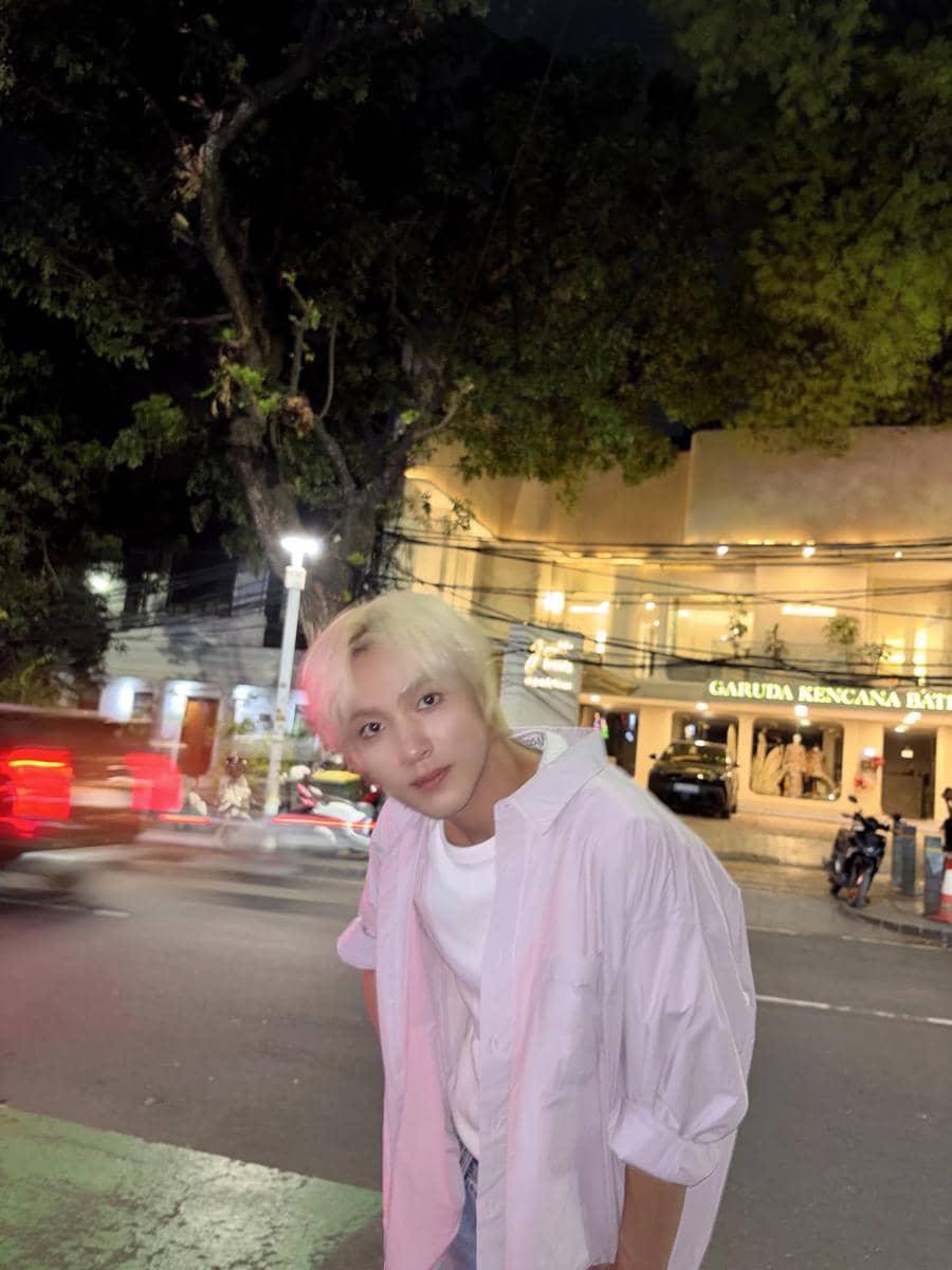 pesona Haechan NCT kena angin Jakarta