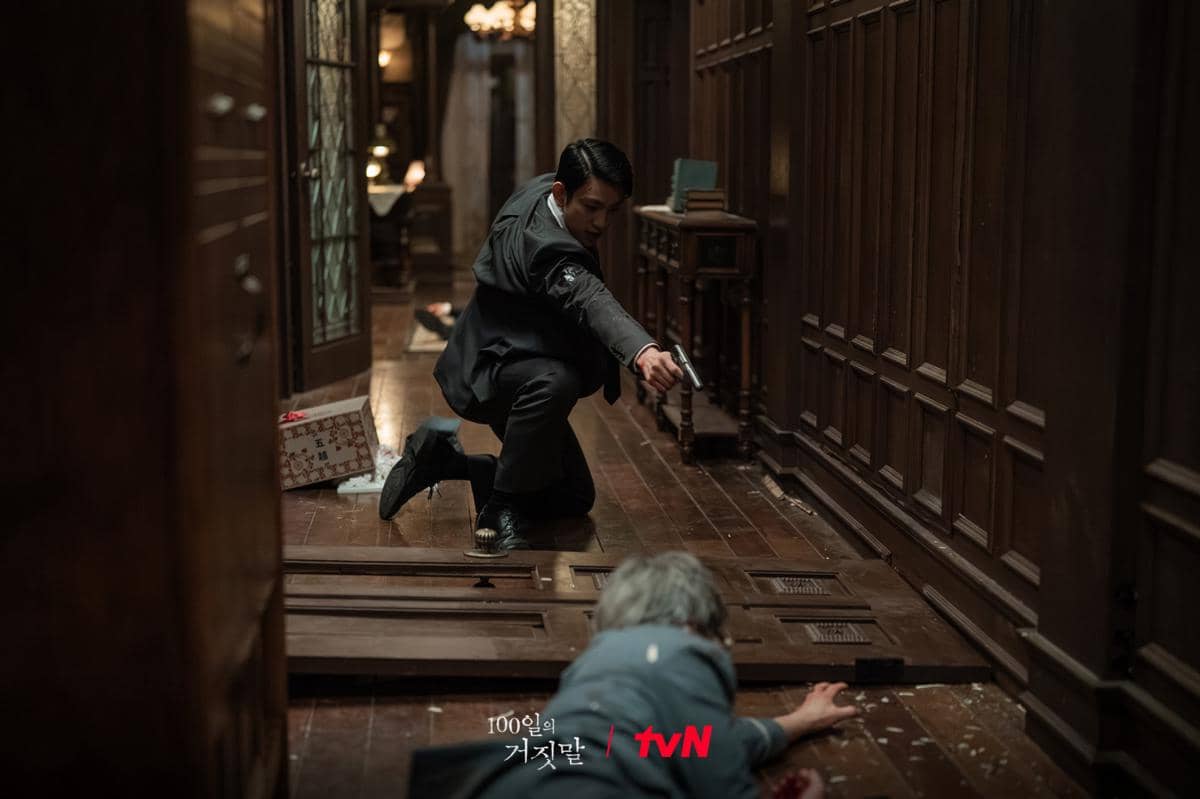 Cuplikan adegan drama Korea 100 Days of Deception produksi tvN dalam materi promosi serial tersebut.