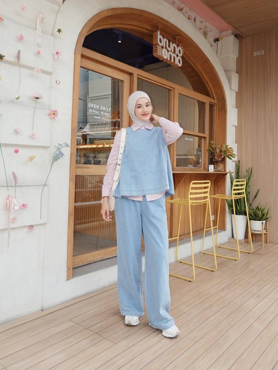 padu padan vest ala Rania Sukandari 