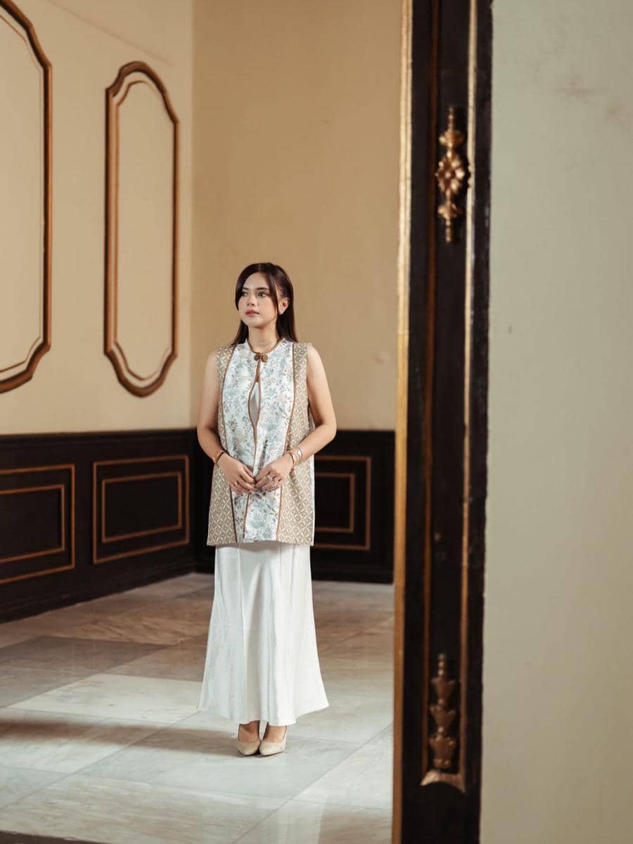 gaya kondangan elegan ala Audi Marissa