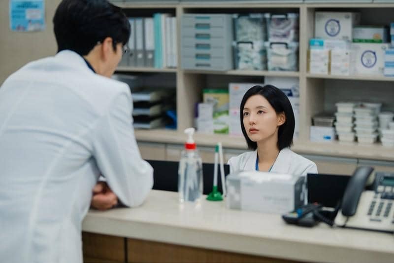 Potongan adegan drama Korea Doctor X: Mafia in White dari dokumentasi resmi produksi SBS untuk promosi.