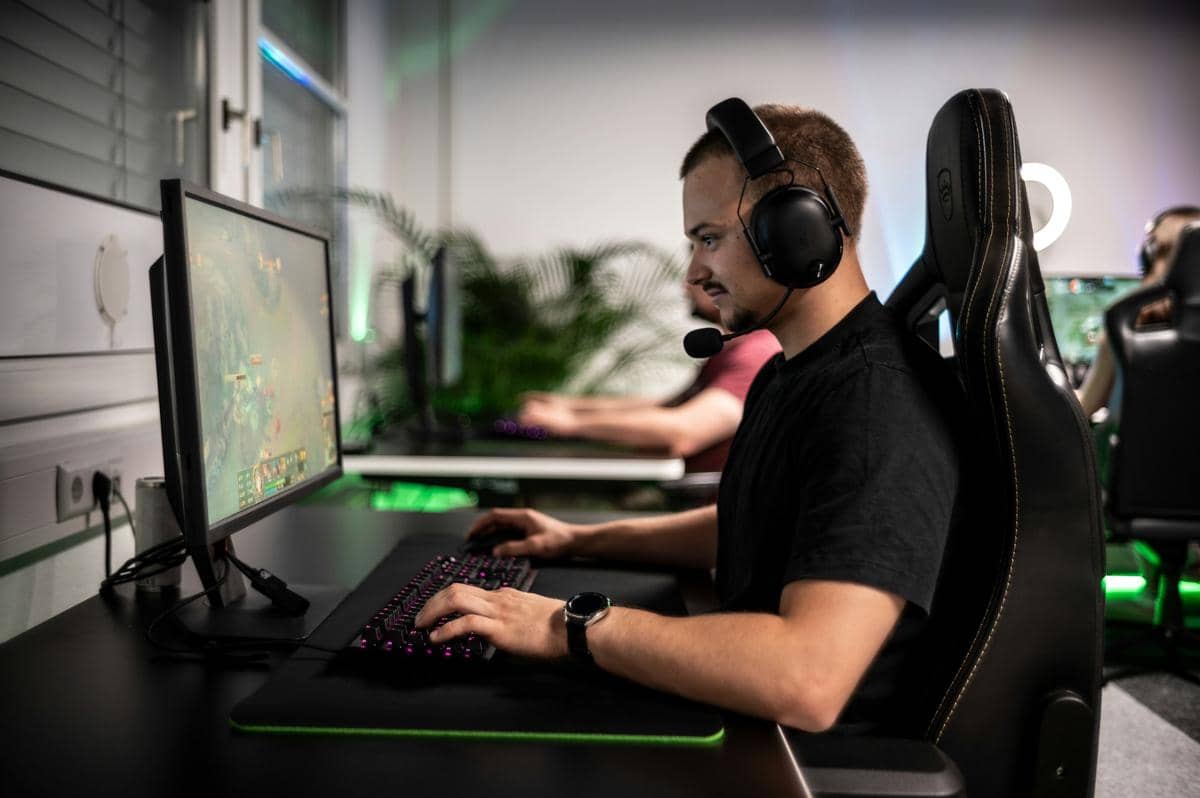 5 Headphone Wireless Terbaik untuk Bermain Game, Konektivitasnya Juara