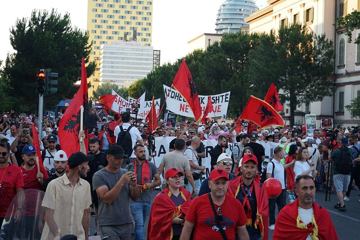 aksi protes di Kota Tirana, Albania pada Juni 2026