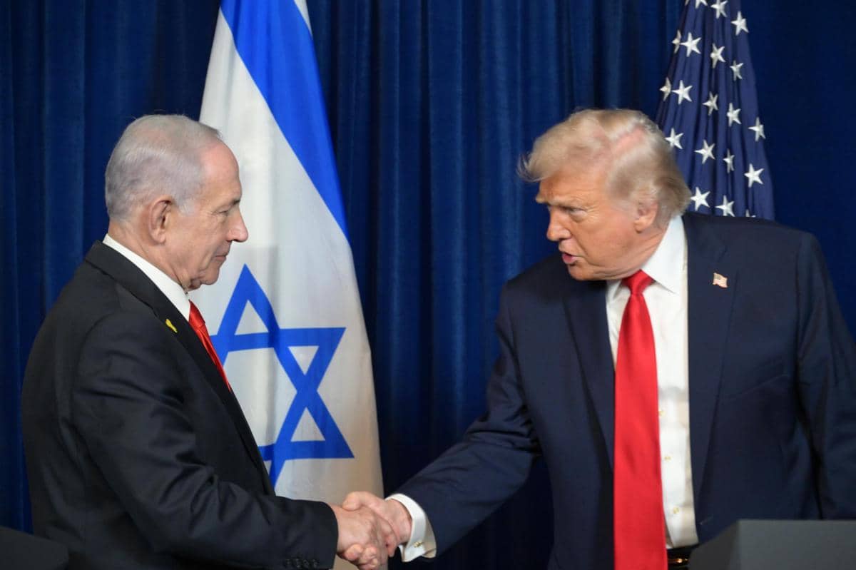 Trump Janji AS Bakal Hadapi Iran Sendirian jika Netanyahu Kalah Pemilu