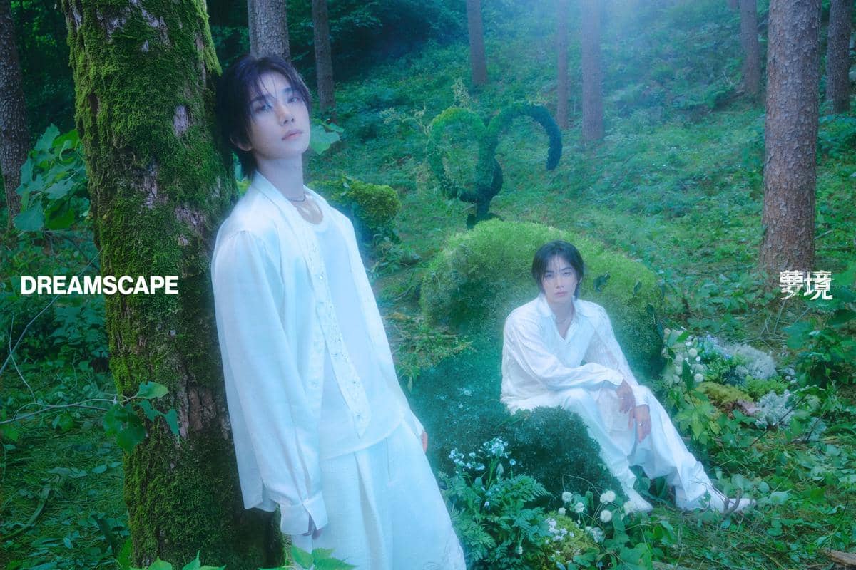Potret Jeonghan dan Joshua dari SEVENTEEN yang berpose bersama dalam unggahan akun X resmi PLEDIS.