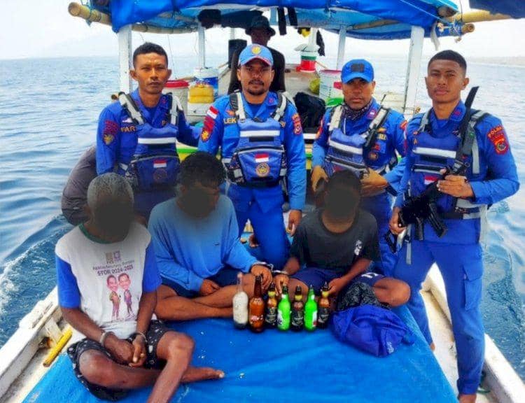 Polairud NTT menangani kasus dugaan pengeboman ikan di Solor, tiga orang telah ditangkap sementara empat diburu.