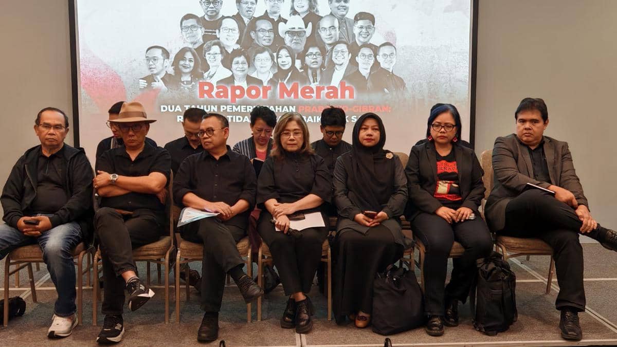 Baju Hitam, Simbol Rapor Merah 2 Tahun Prabowo dari Konferensi Republik