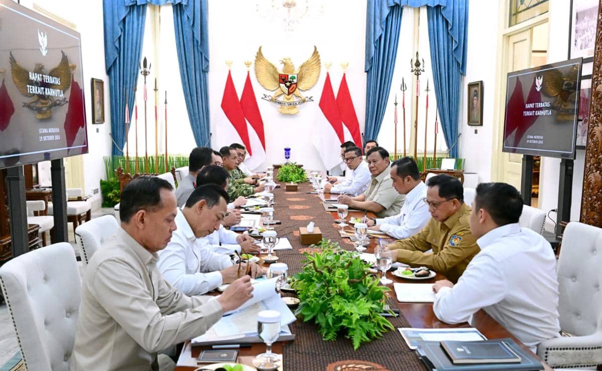 Prabowo Minta Tangani Karhutla Tak Tunggu Hujan, Operasi Udara Digenjot