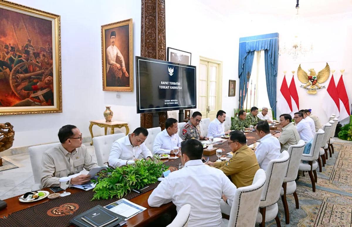 Presiden Prabowo Subianto pimpin rapat terbatas (ratas) penanganan karhutla (dok. Sekretariat Presiden)