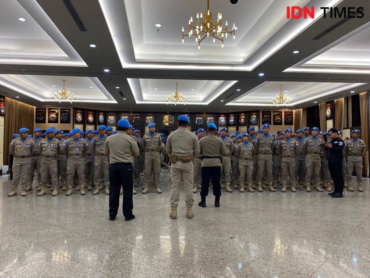 Satgas Garuda Bhayangkara FPU 7 MINUSCA Terima Lencana Kehormatan dari Prabowo