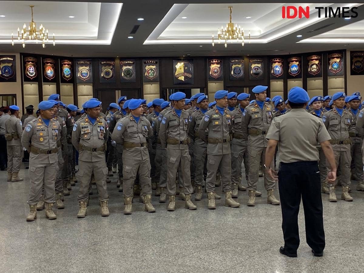 Satgas Garuda Bhayangkara FPU 7 MINUSCA Terima Lencana Kehormatan dari Prabowo