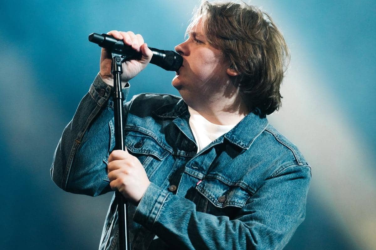 Lirik Lagu Someone You Loved - Lewis Capaldi beserta Maknanya