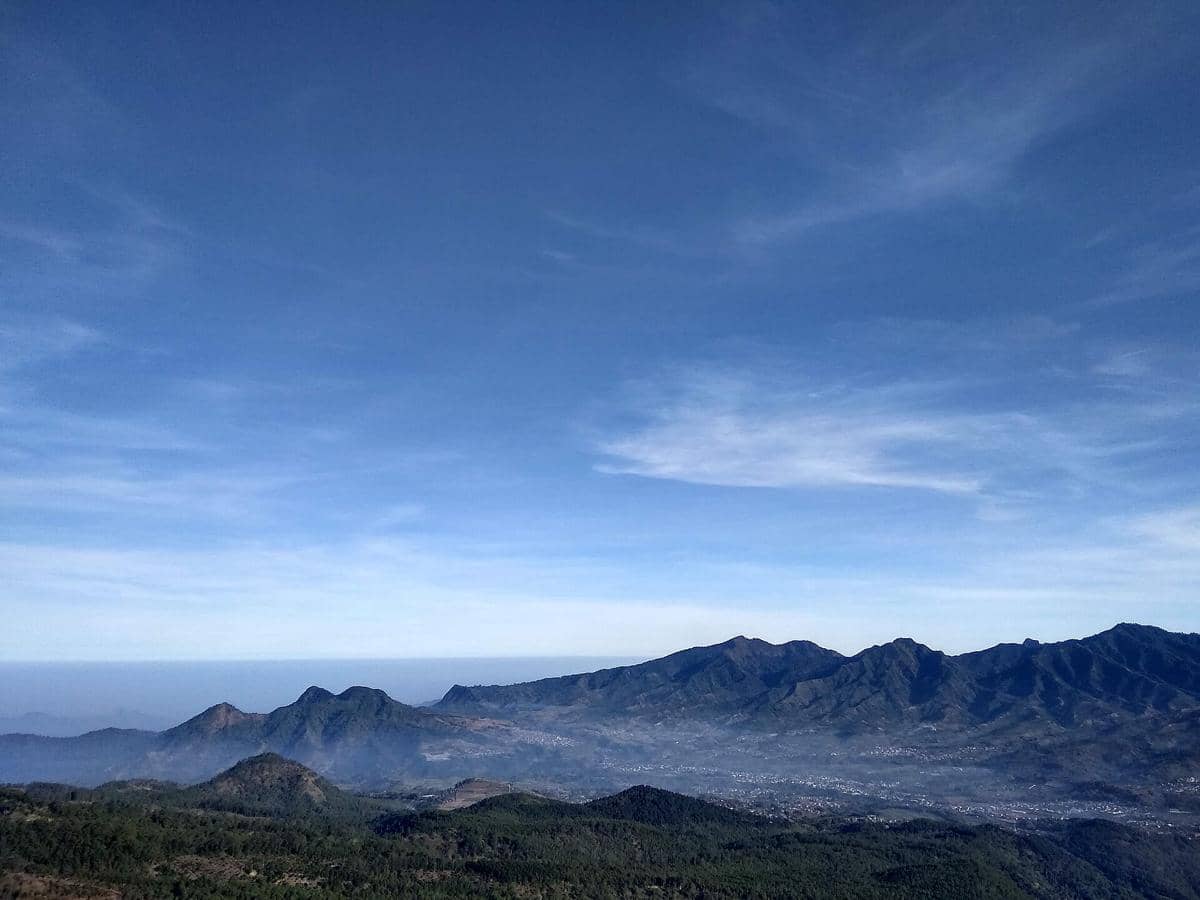 Potret pemandangan dari puncak Gunung Panderman