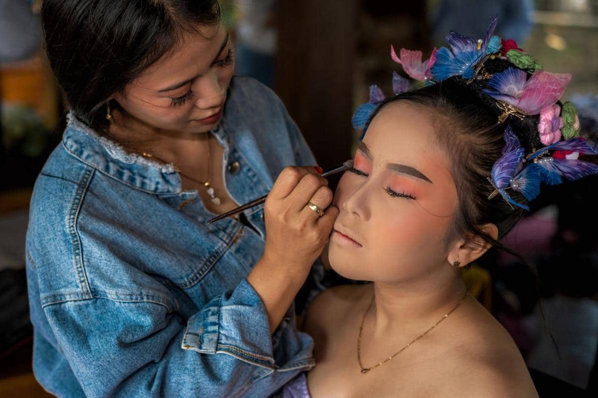 ilustrasi jasa make up