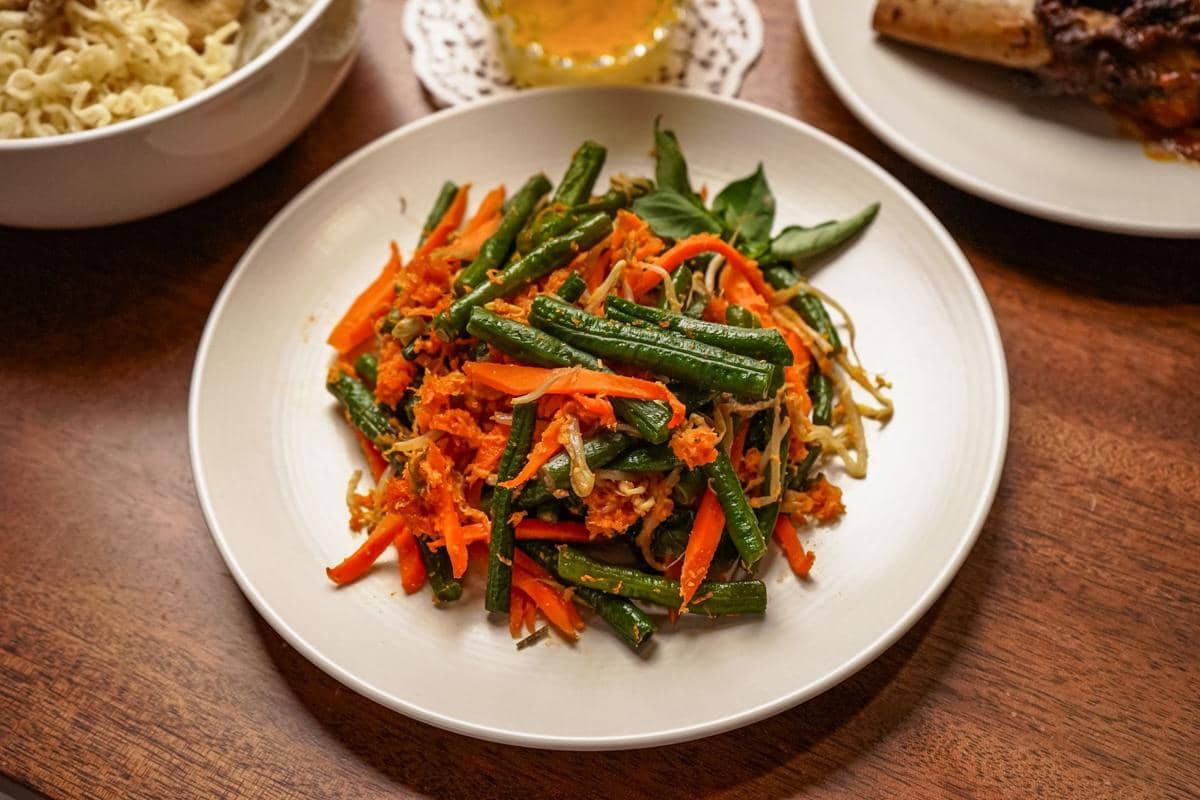 Resep Urap Sayur Khas Bali dengan Kelapa Parut dan Terasi