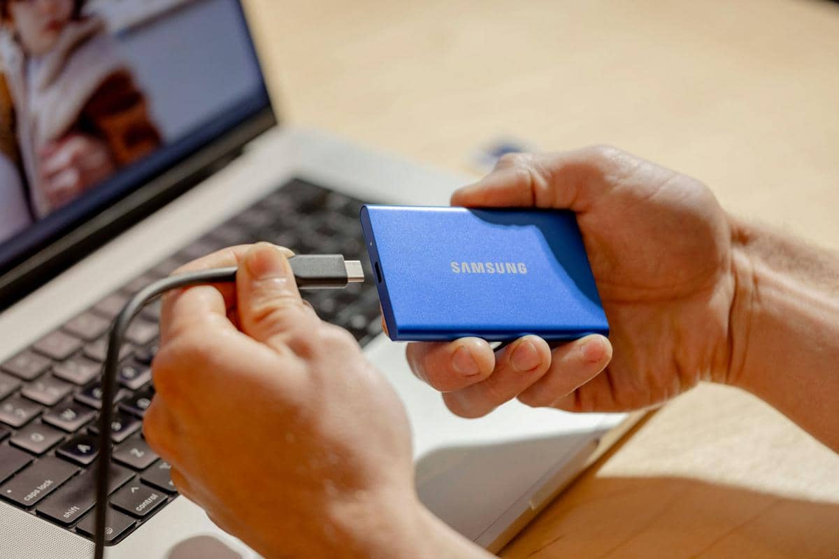 samsung-memory-BV7mVt3dEeI-unsplash.jpg