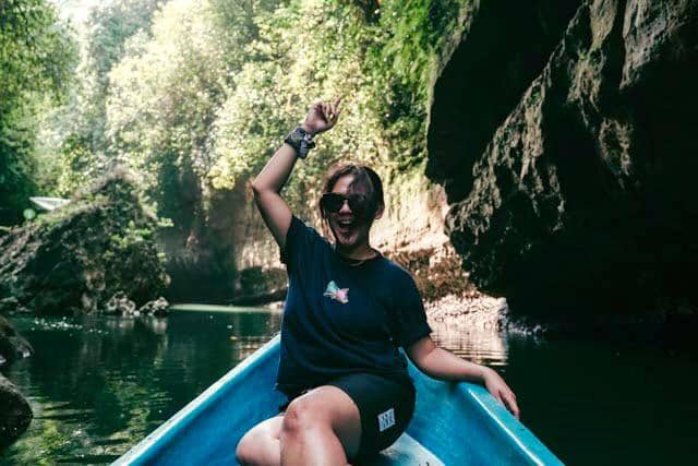 Sissy Prescillia dan keluarga liburan di Pangandaran
