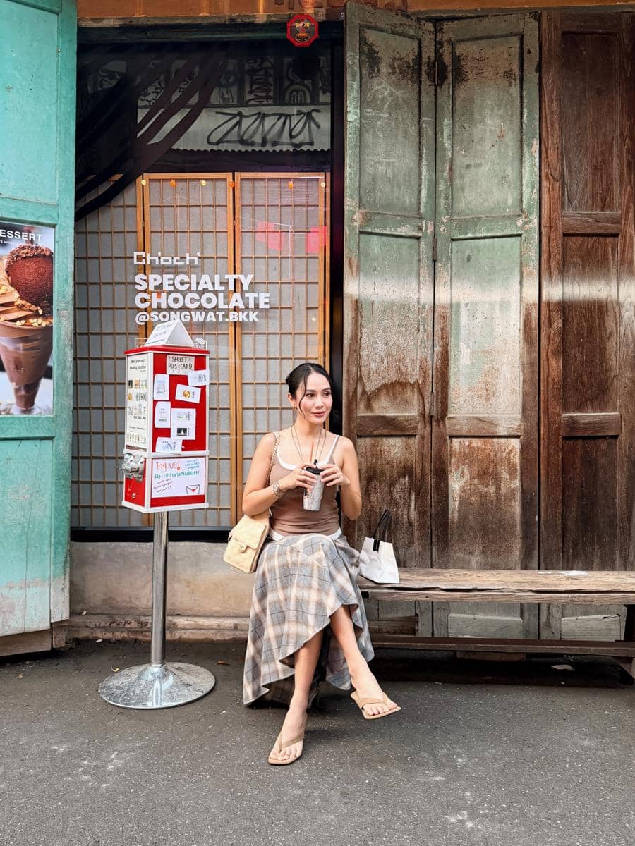 Merdi Octavia jalan-jalan di Bangkok bareng sahabat