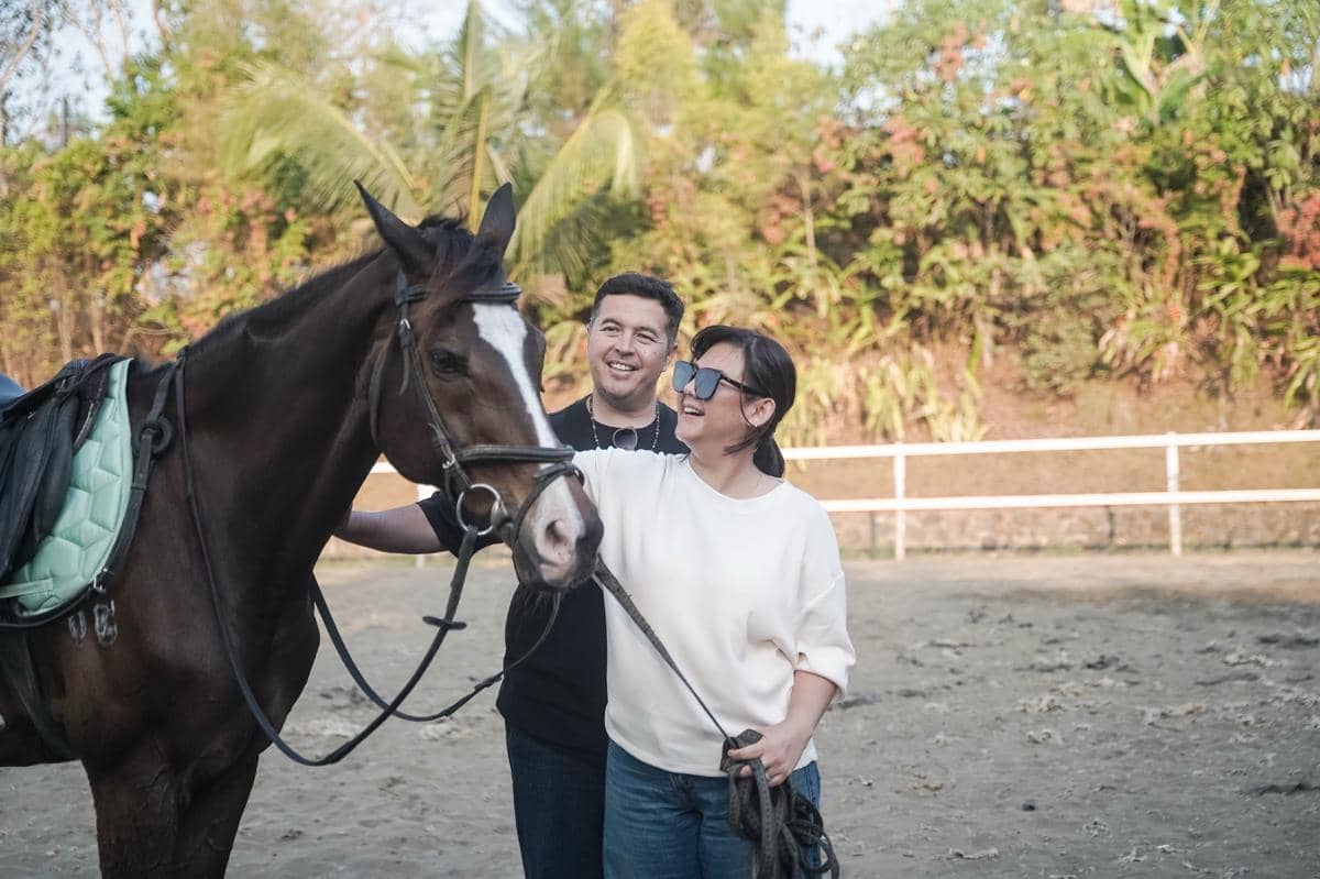 Sissy Prescillia dan keluarga liburan di Pangandaran