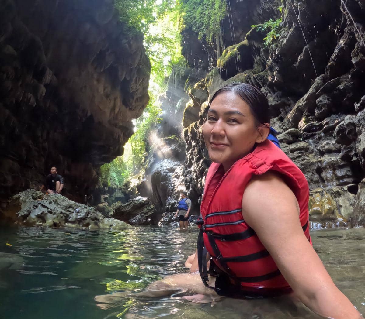 Sissy Prescillia dan keluarga liburan di Pangandaran