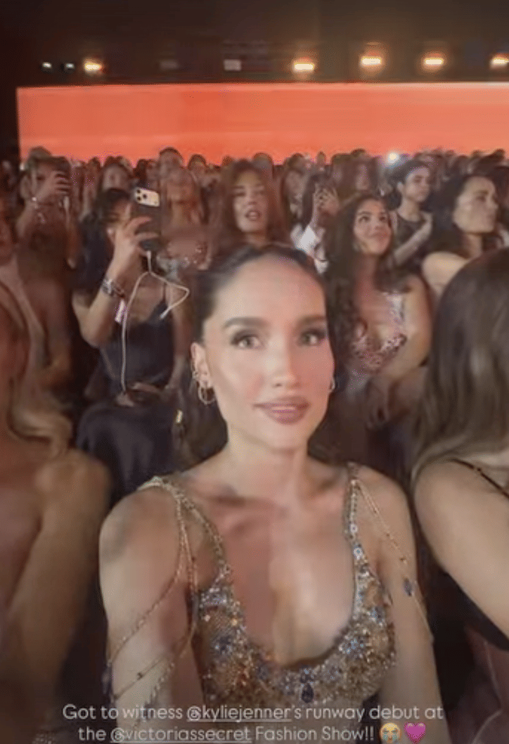 Cinta Laura menyaksikan Victoria's Secret Fashion Show 2026 dalam momen yang dibagikannya melalui Instagram.
