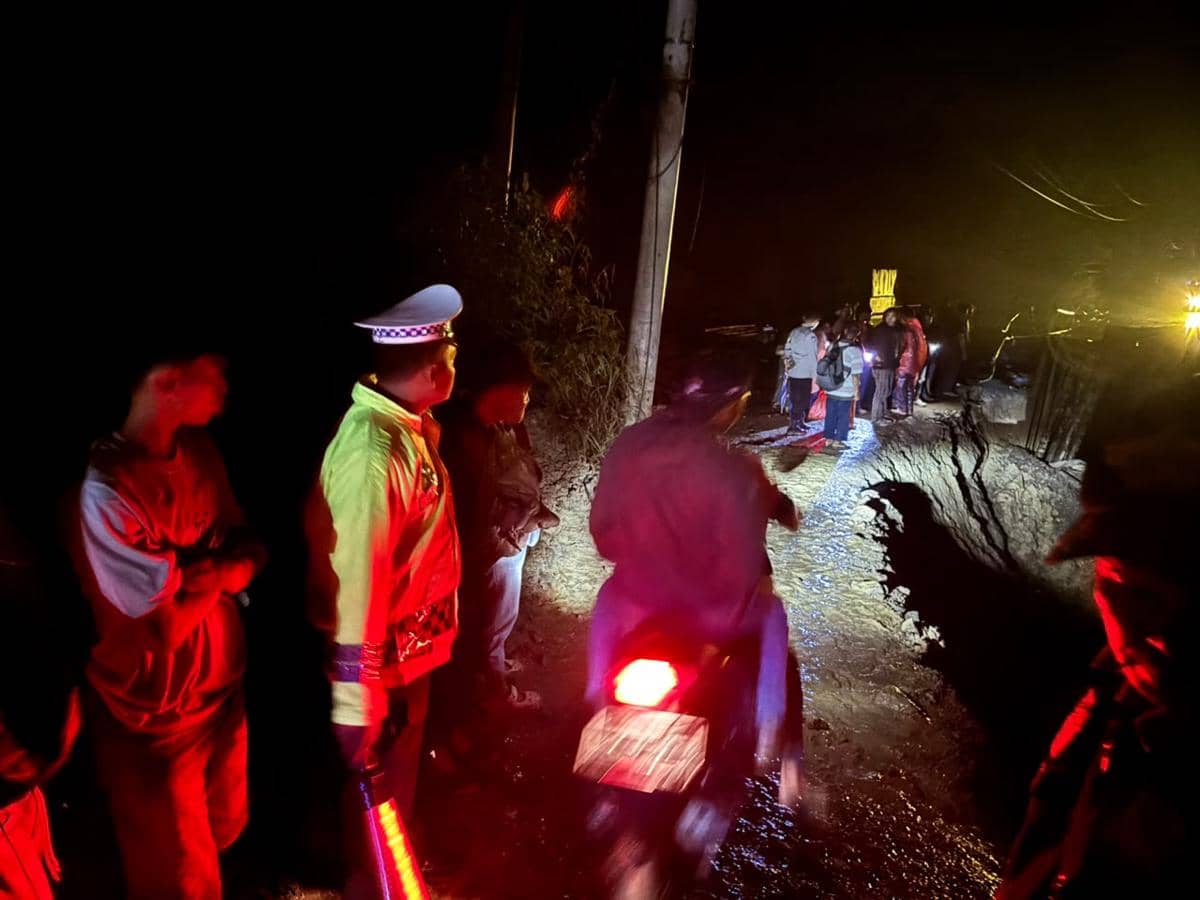 [BREAKING] Jalan Amblas Tapsel, Jalur Sipirok-Medan Ditutup Sementara