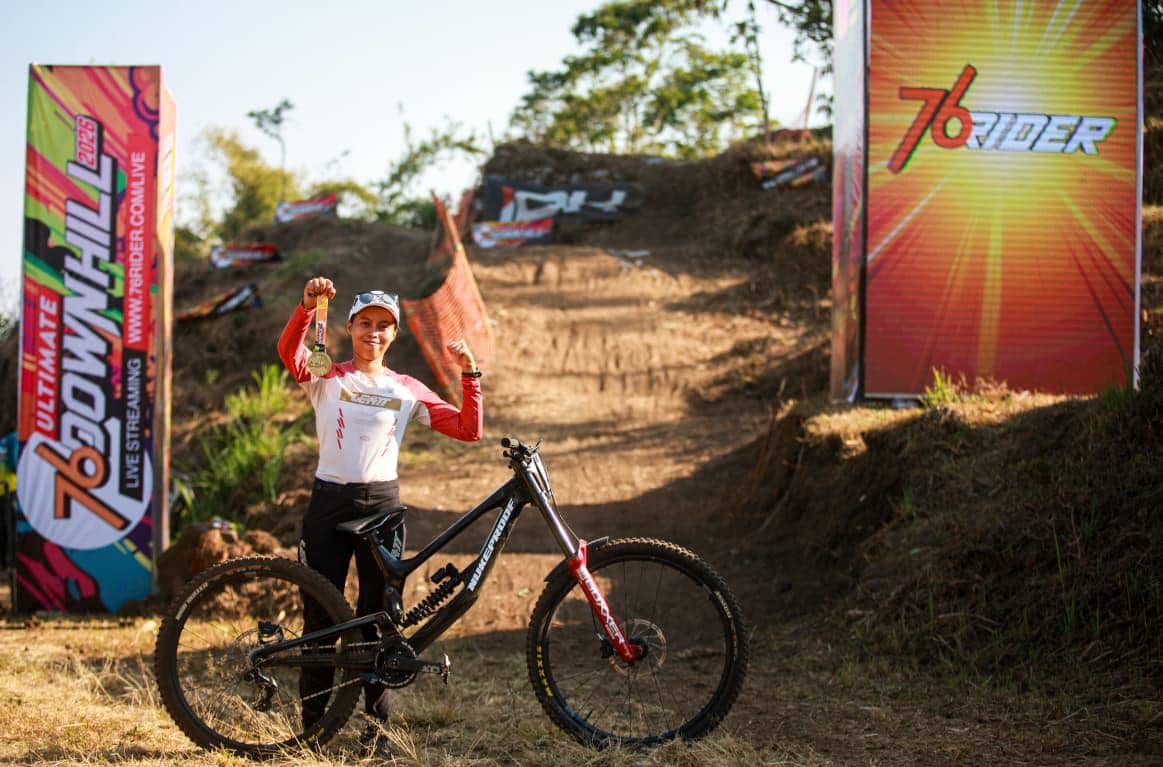 Para rider Jawa Timur berkompetisi pada 76 Ultimate Downhill 2026 seri kedua di Pasuruan, Jawa Timur.
