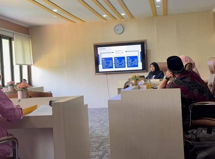 Ananda Omesh hadiri Seminar Usulan Riset teman S2