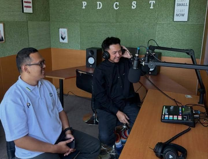 Ananda Omesh hadiri Seminar Usulan Riset teman S2