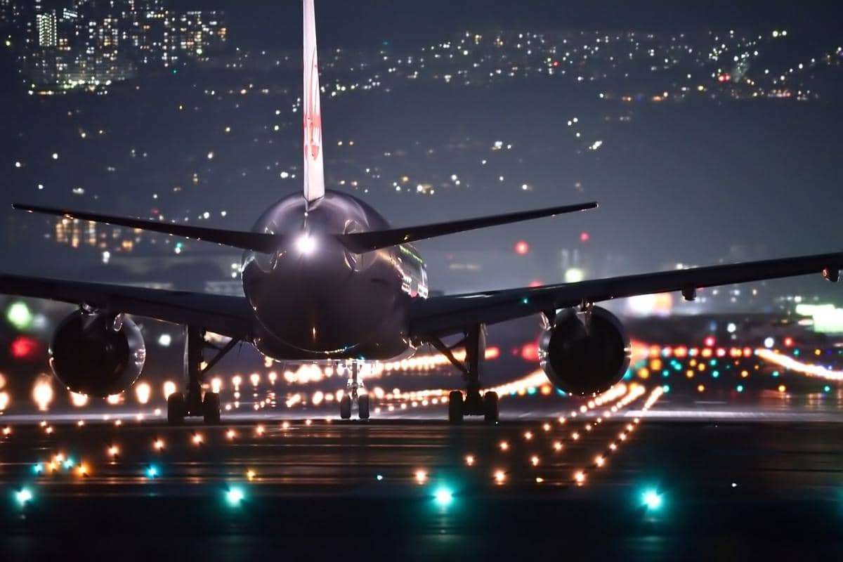 Tren Penerbangan Malam dan Red Eye Flight, Apa Daya Tariknya?