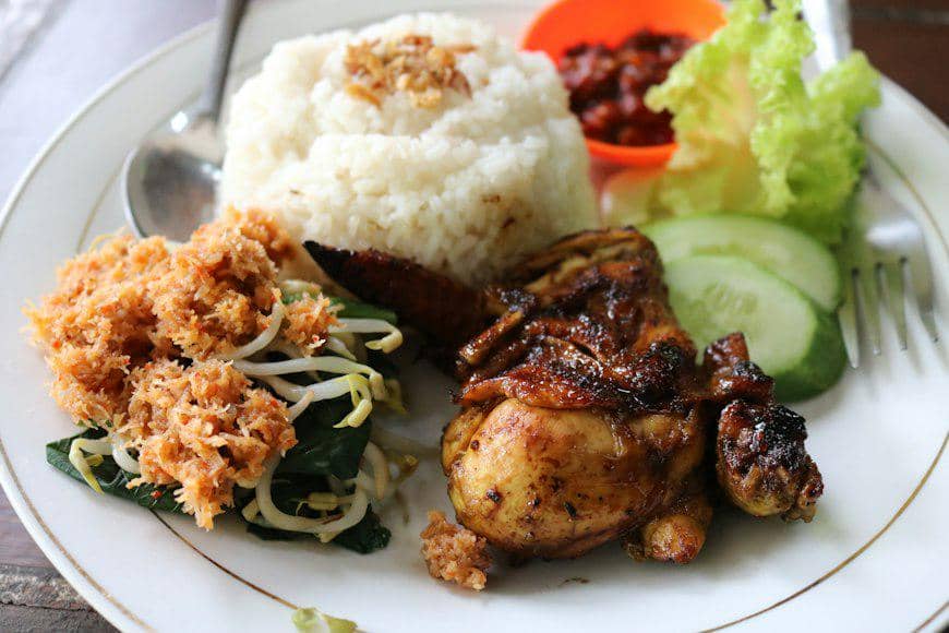 Cari Kuliner Ayam Pedas Gurih di Madiun? Ini Rekomendasi Grab Bintang 5