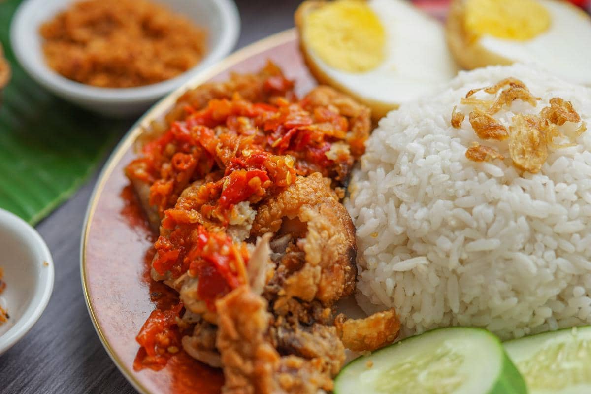 ilustrasi ayam sambel bawang