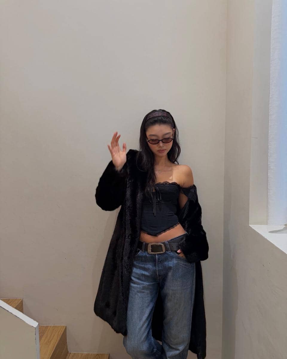 Potret model Yoon Young Bae