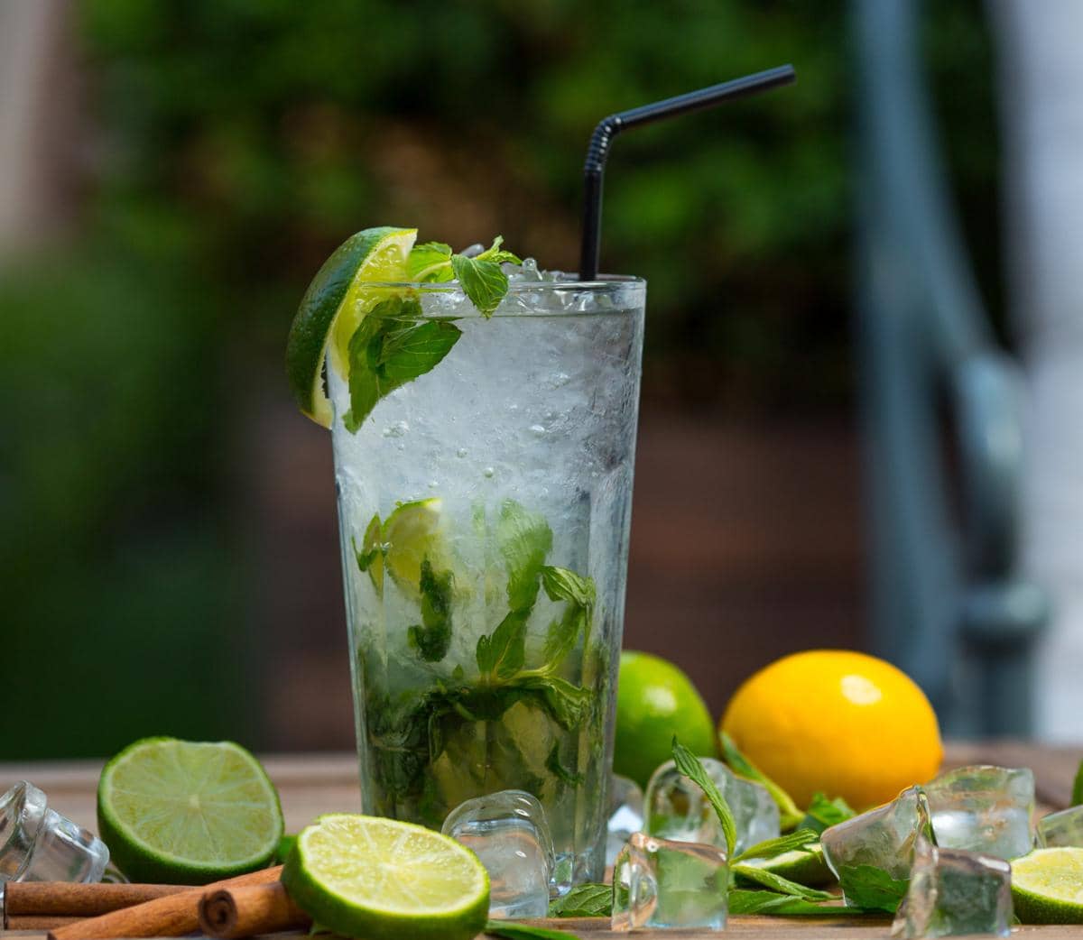ilustrasi sajian mojito